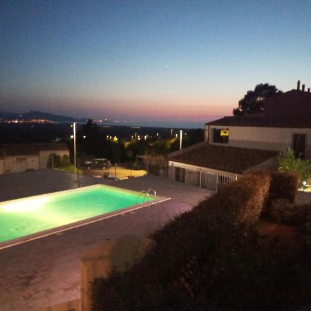 Superbe Appartement Dans Petite Residence . Badesi Exterior foto